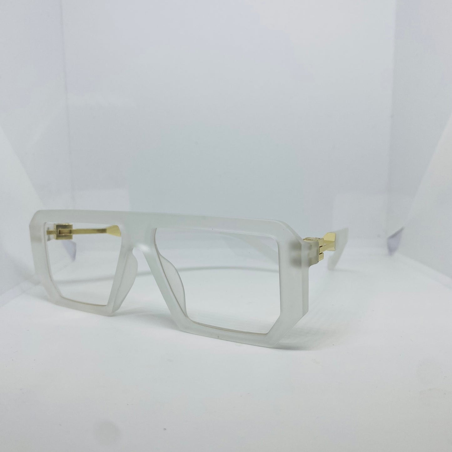 TRANSPARENT WHITE