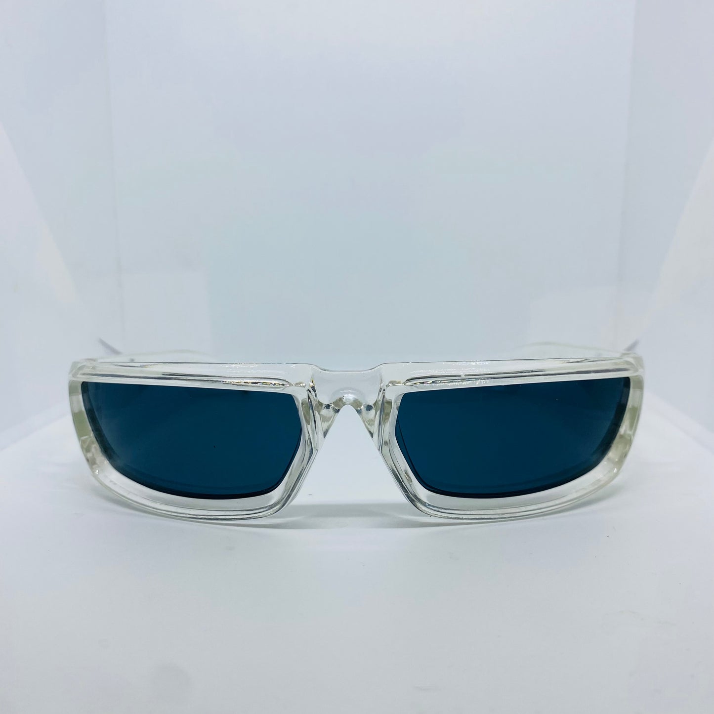TRANSPARENT WHITE