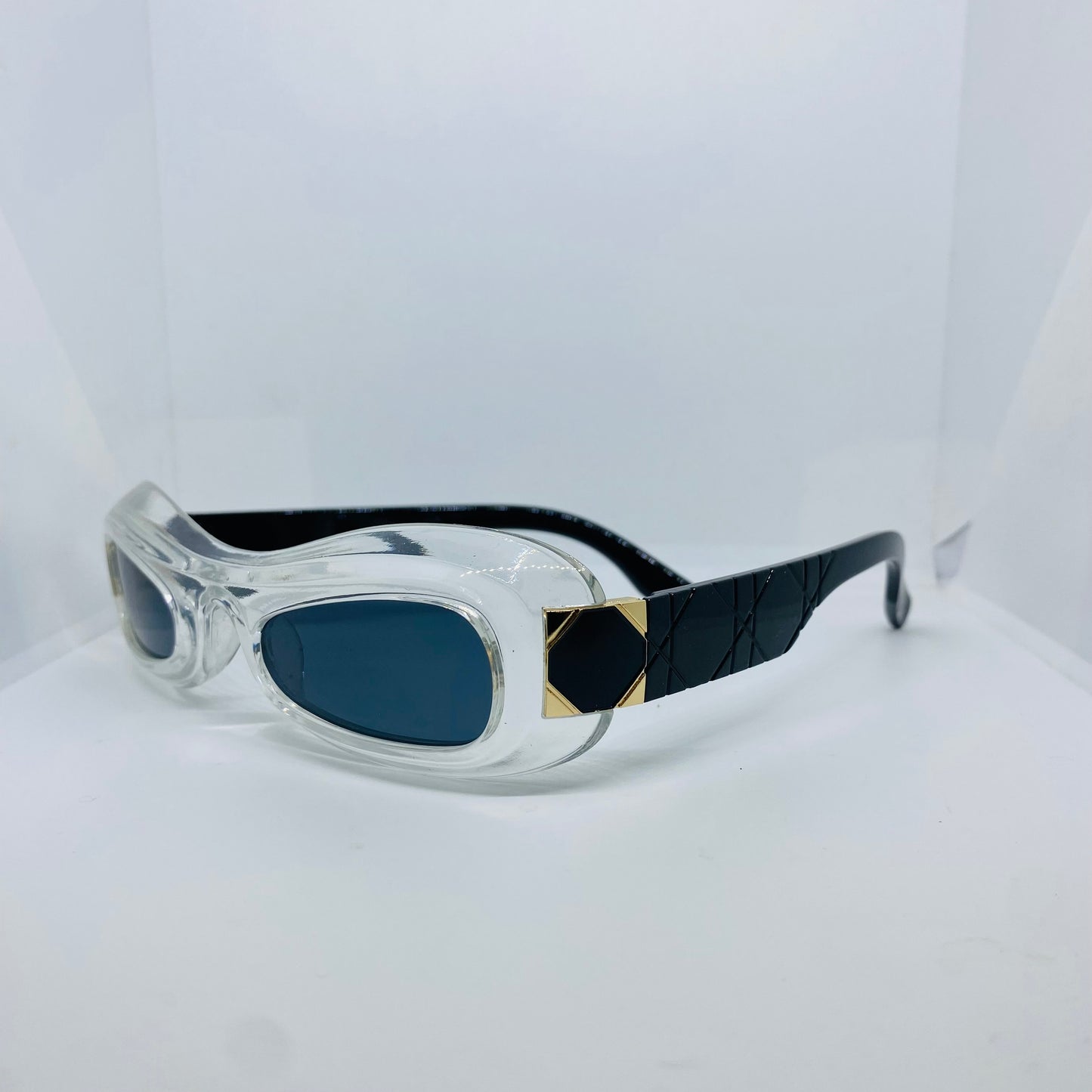 TRANSPARENT WHITE