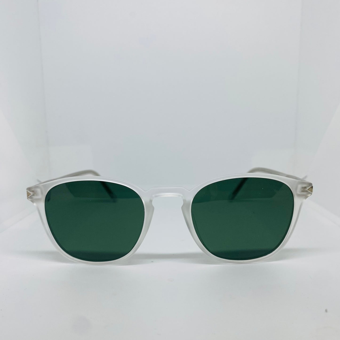 WHITE WITH GREEN 