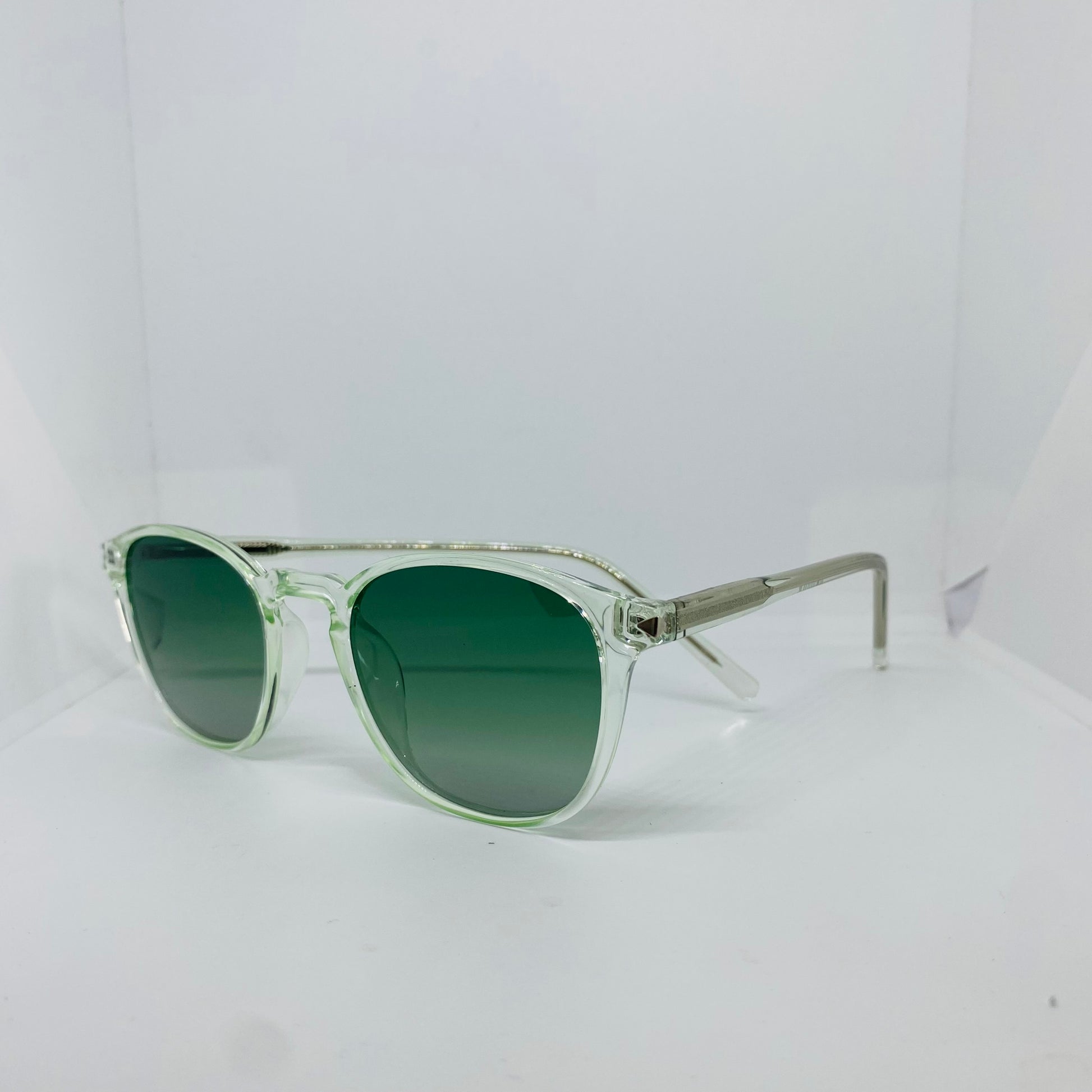 TRANSPARENT GREEN 