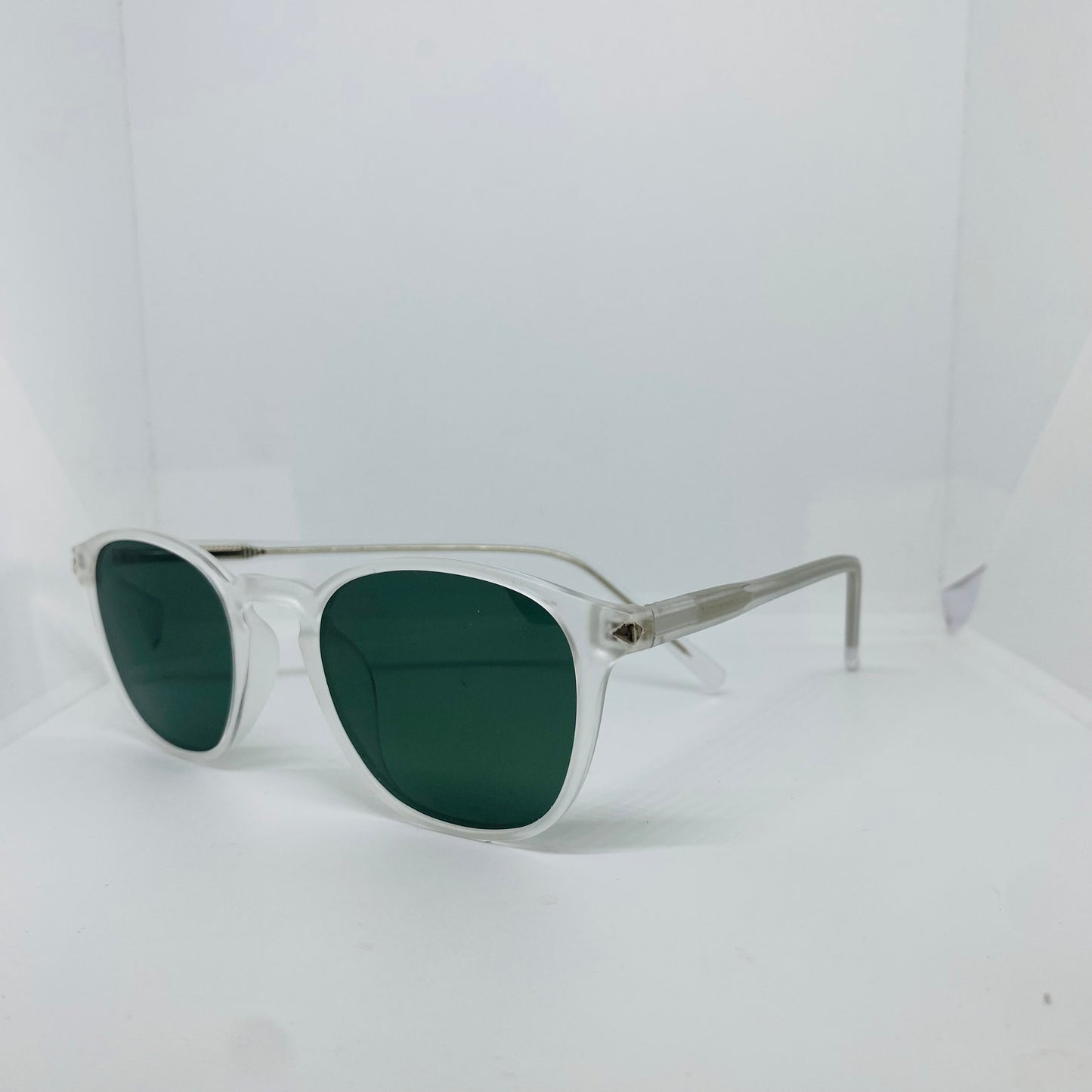 WHITE WITH GREEN 