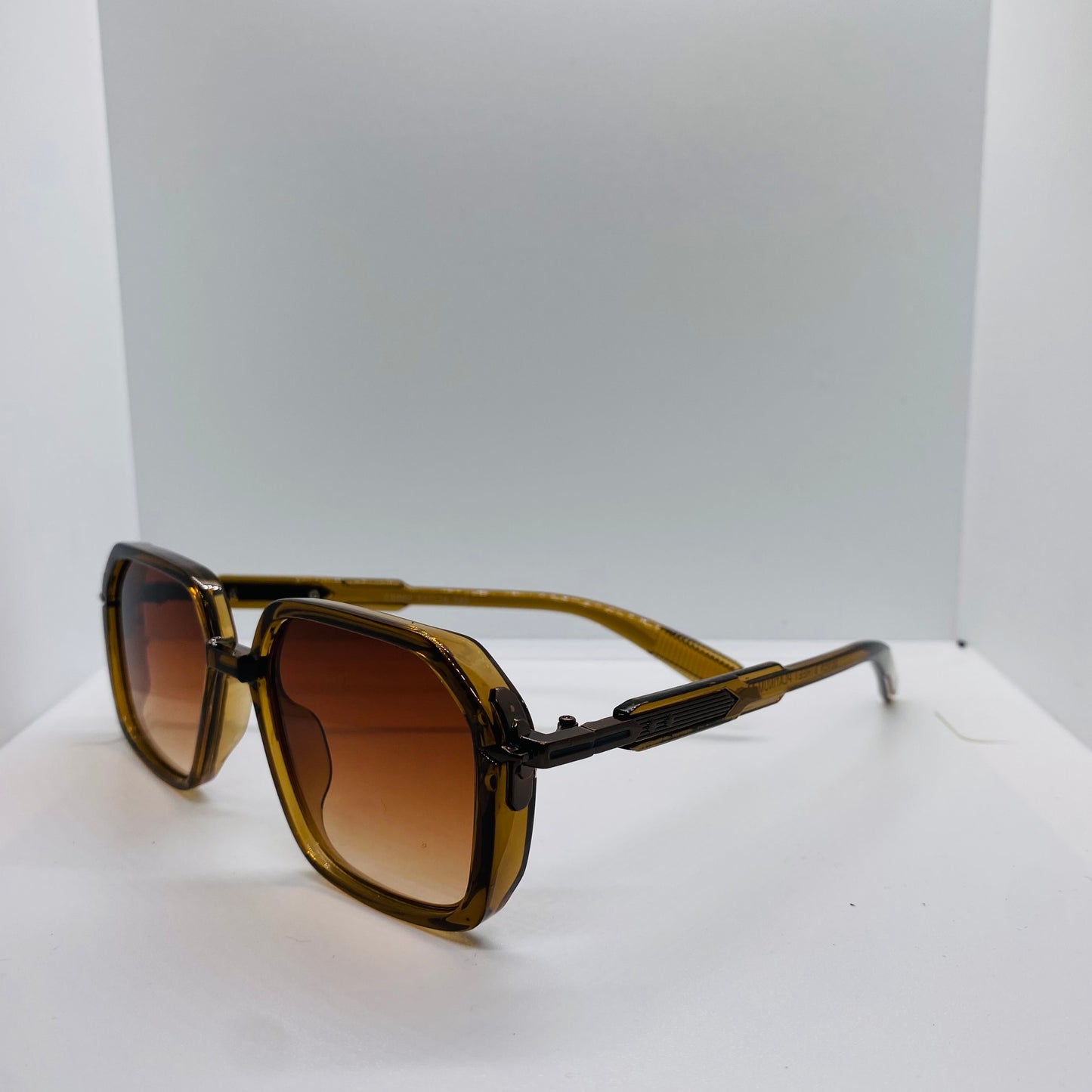 TRANSPARENT BROWN