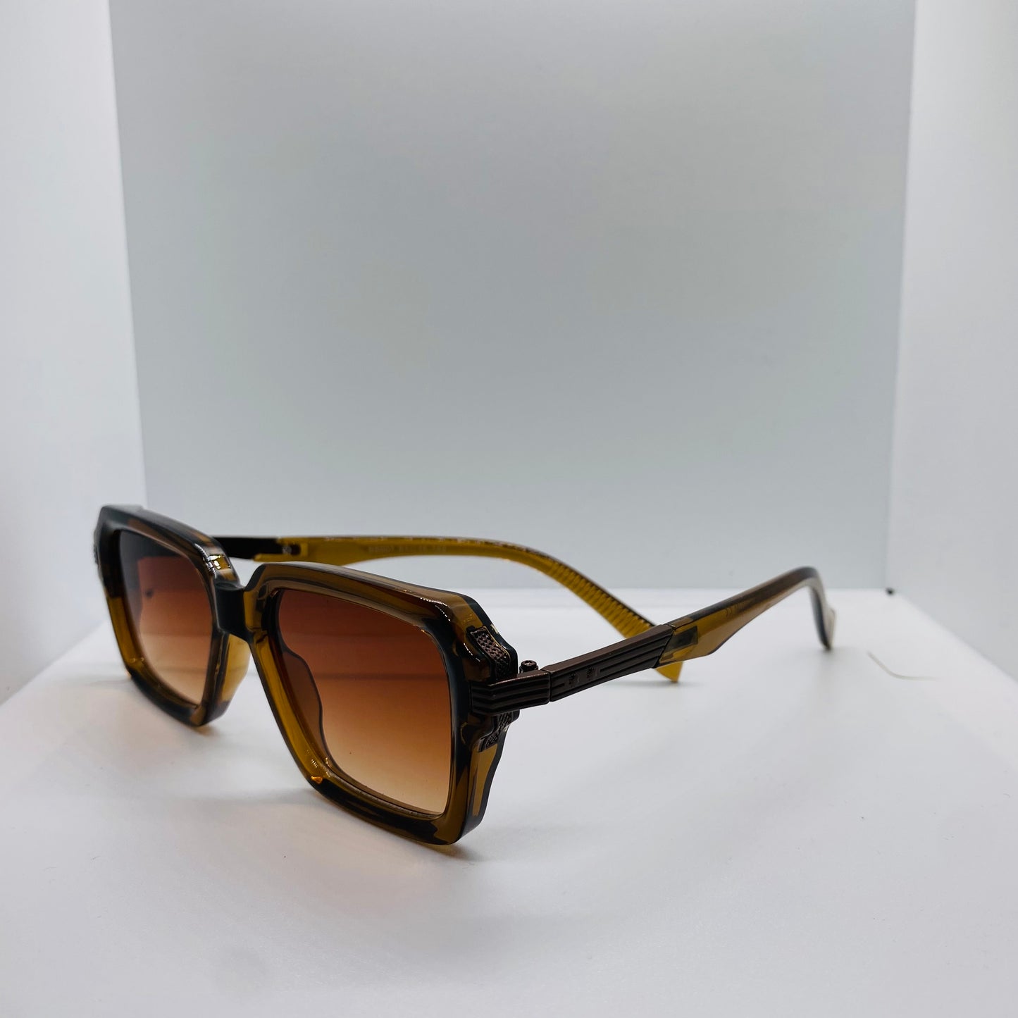 TRANSAPRENT BROWN