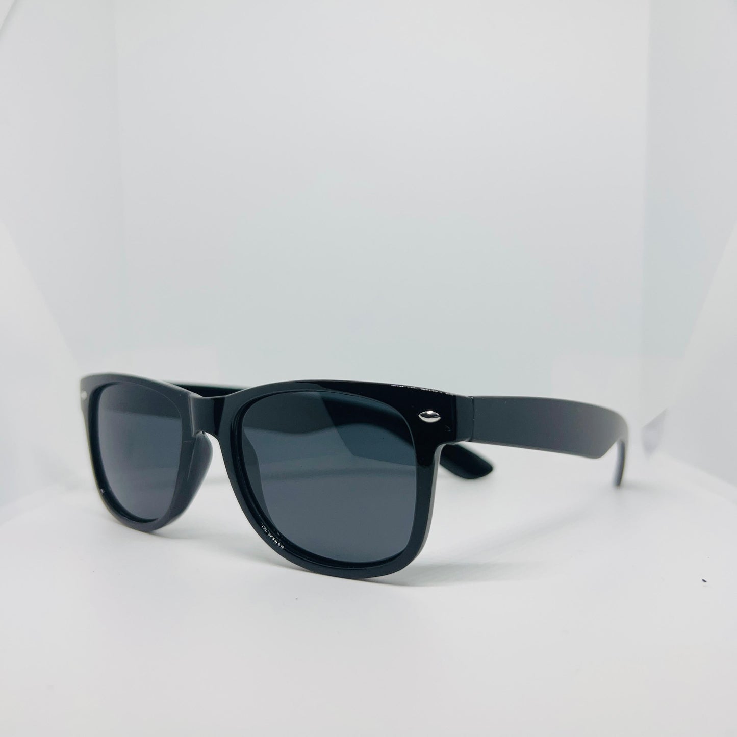 SHINING BLACK